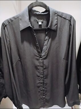 Ann Taylor Black Lightweight Button-Up Blouse
